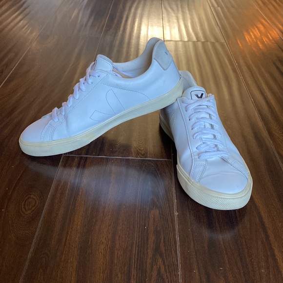 VEJA Esplar Leather Logo Sneakers - Picture 2 of 14